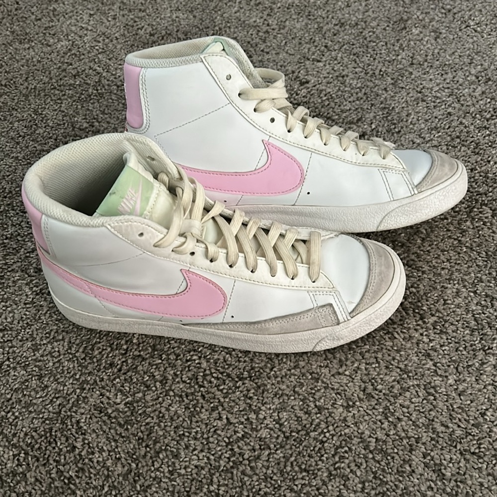 •NIKE high tops